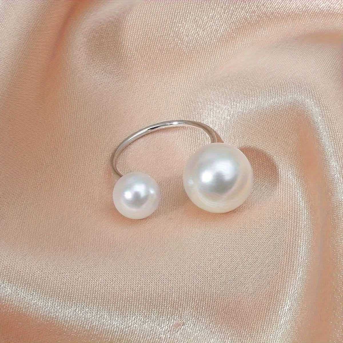 Luxurious Pearl-Effect Open Ring
