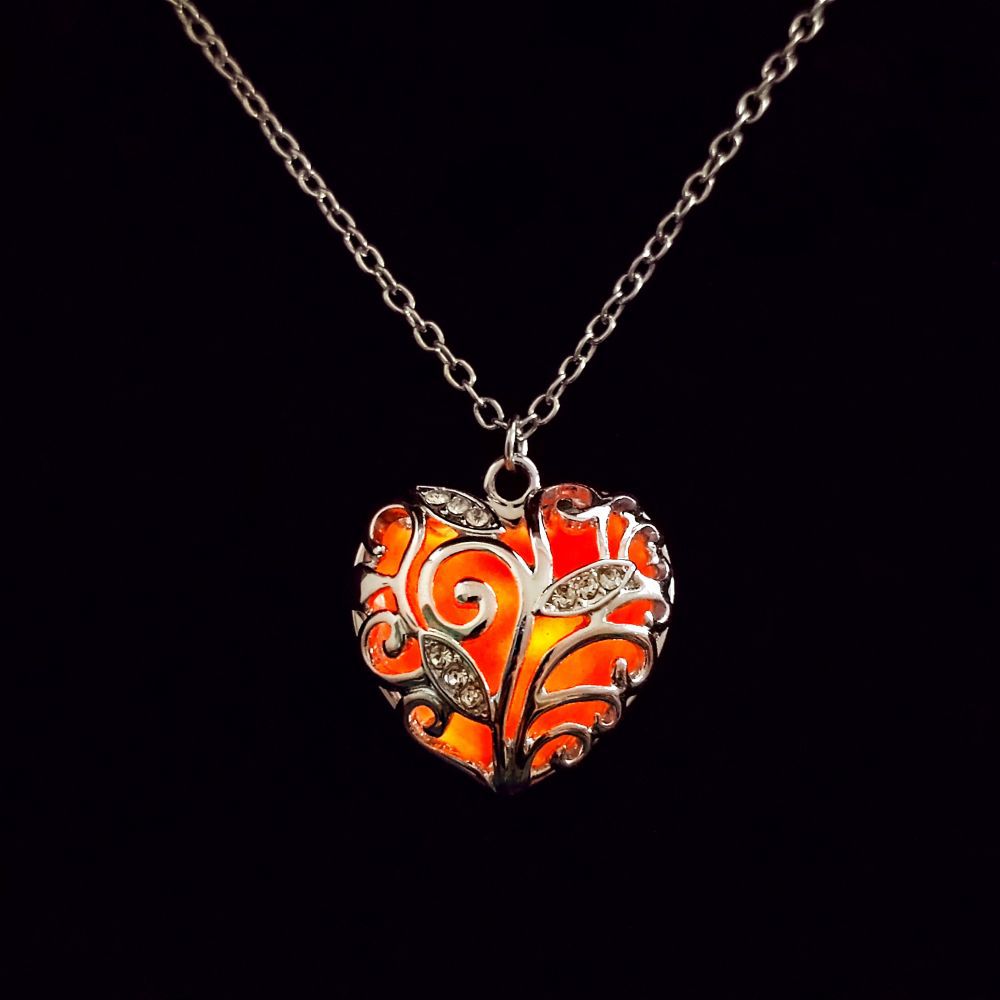 Luminous Heart Ocean Pendant Necklace – Titanic-Inspired Love Unisex Jewelry