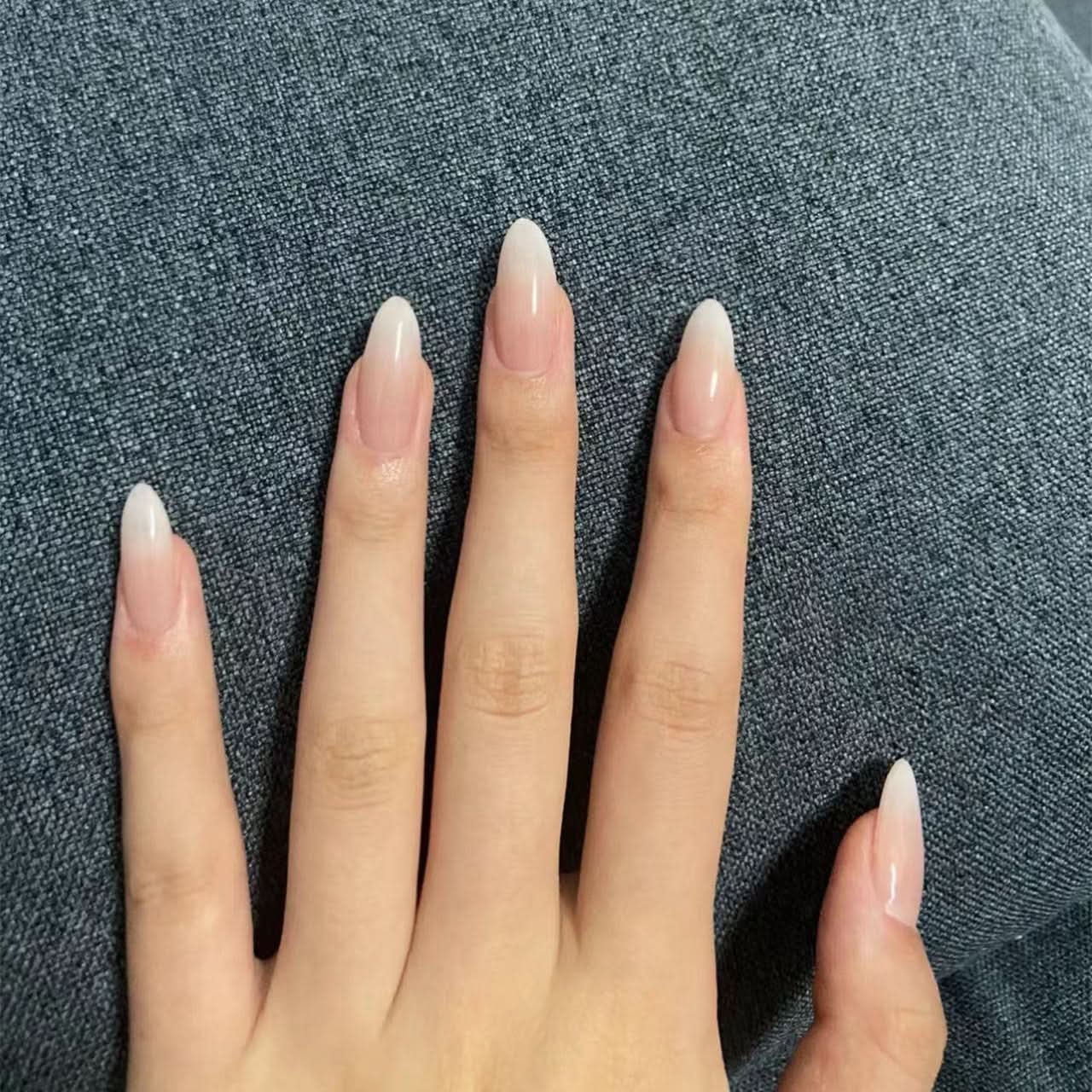 24-Piece Gradient Ice Powder Almond Nails – European & American Style