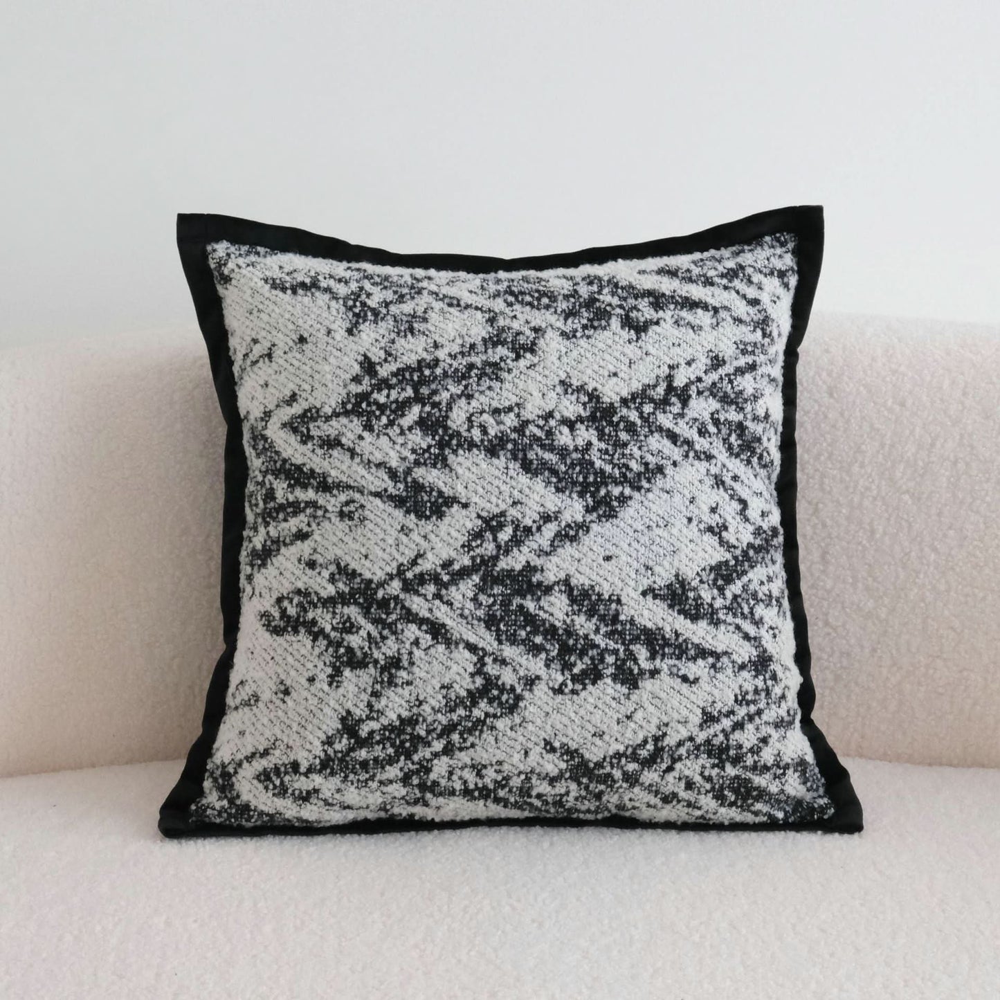 Black and White Light Luxury Tassel Pillow Cover