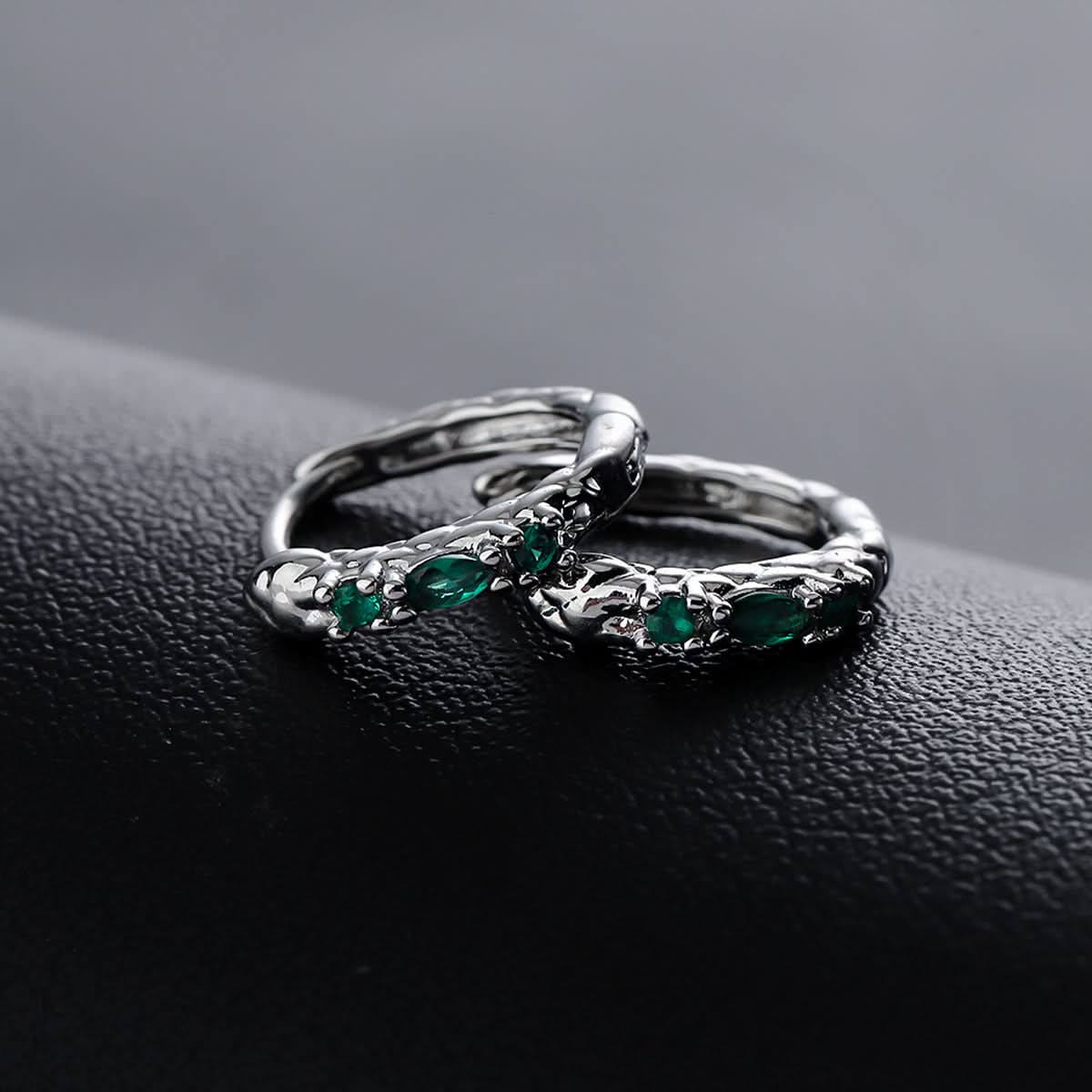 Men’s Emerald Green Snake Earrings – Fashion Jewelry