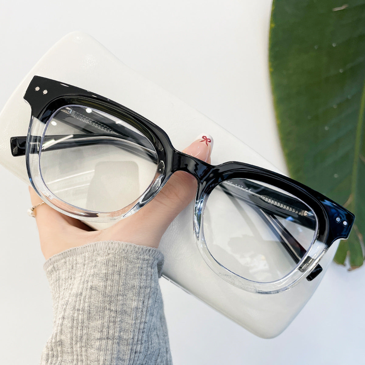 Retro Thick Frame Blue Light Glasses – Unisex TR90, Myopia-Ready