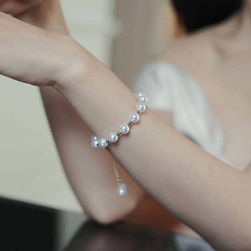 Shimmering Elegant Pearl Charm Bracelet