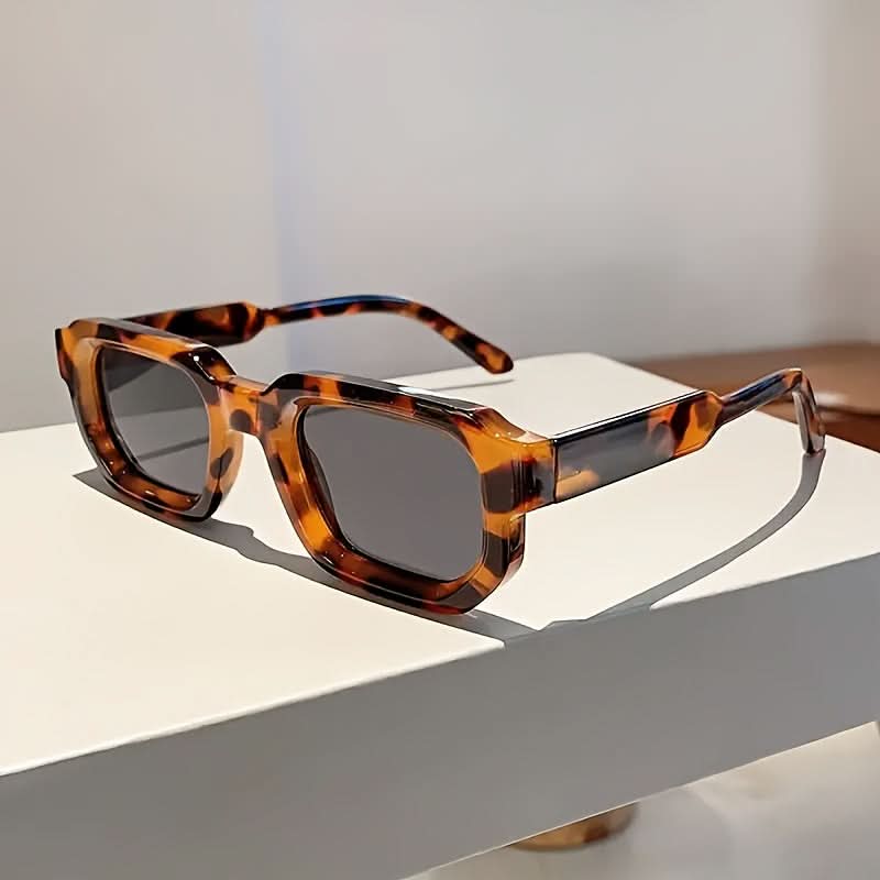 Men’s Retro Square Frame Glasses – Stylish Eyewear