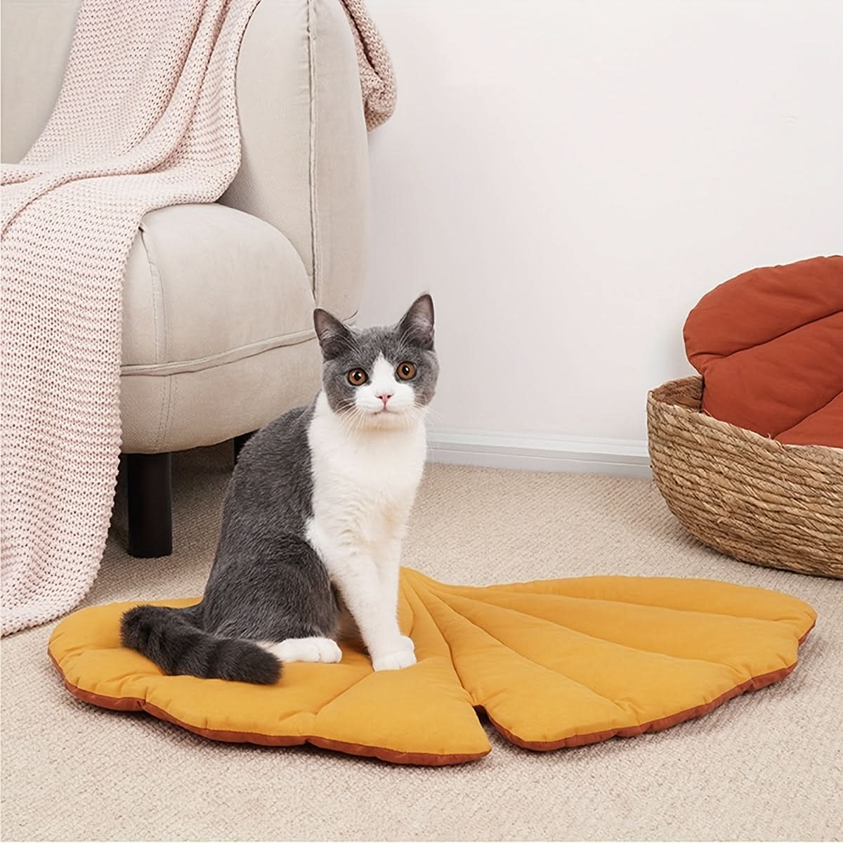 Leaf-Shaped Pet Mat – Stylish & Cozy