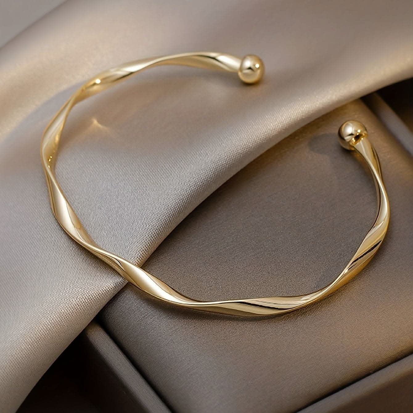 Geometric Twisted Bangle – Simple Style Cuff
