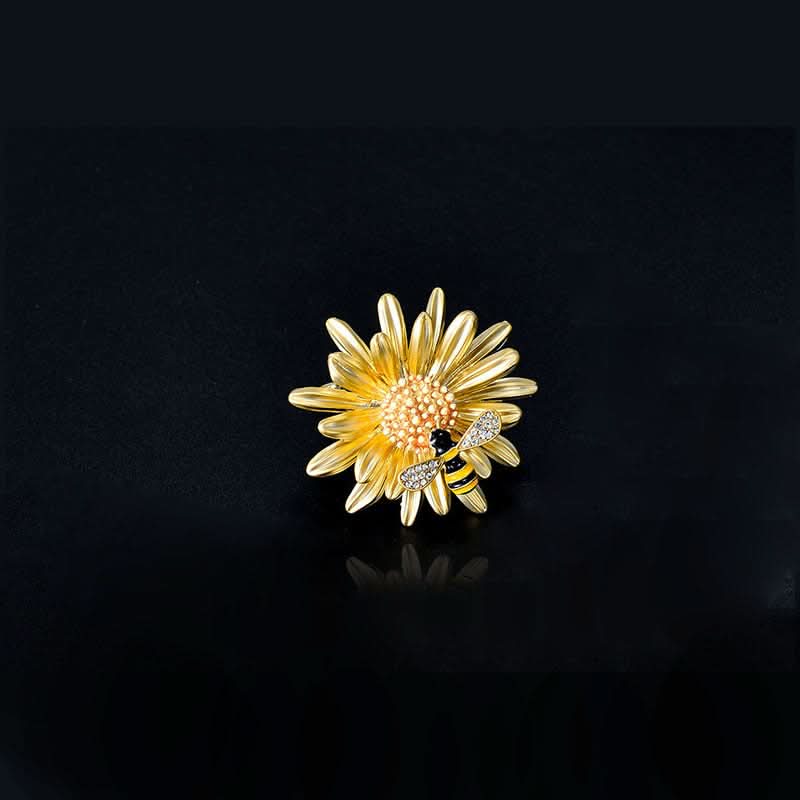 Elegant Daisy Bee Brooch – Matte Alloy Floral Pin for Jackets, Coats & Dresses