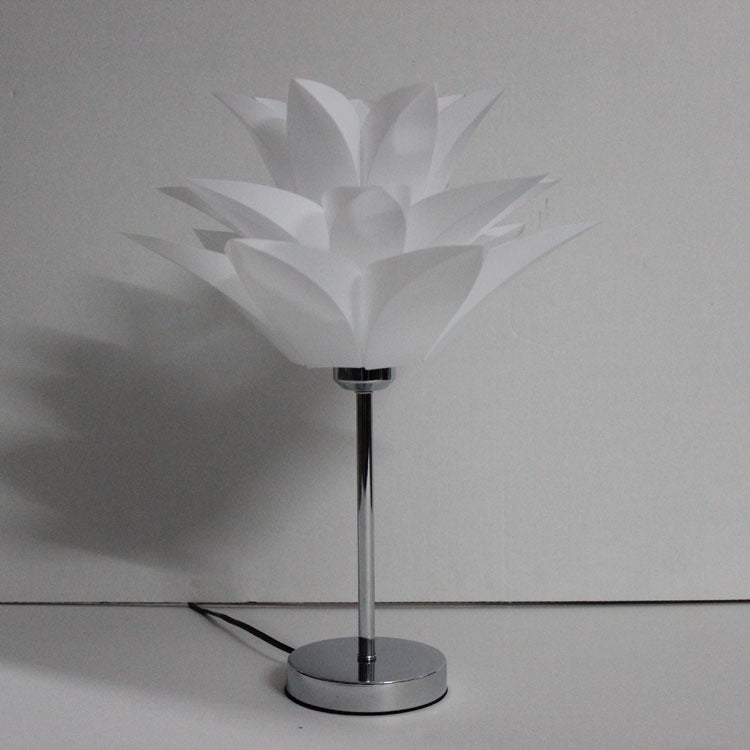 Modern Nordic Lotus Table Lamp – Dimmable Ambient Lighting for Living & Dining Rooms