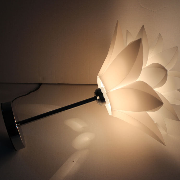 Modern Nordic Lotus Table Lamp – Dimmable Ambient Lighting for Living & Dining Rooms