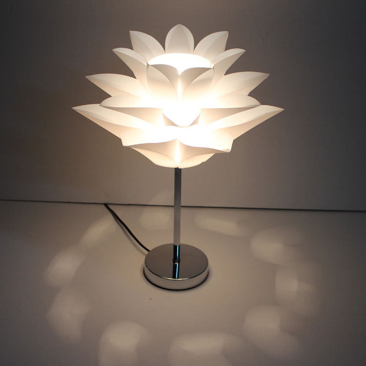 Modern Nordic Lotus Table Lamp – Dimmable Ambient Lighting for Living & Dining Rooms