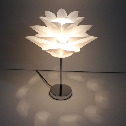 Modern Nordic Lotus Table Lamp – Dimmable Ambient Lighting for Living & Dining Rooms