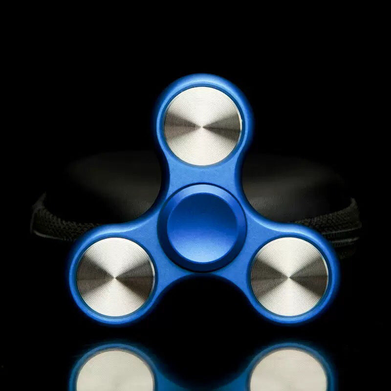 High-Speed Metal Finger Gyroscope Toy – Tri-Leaf Spinner for Kids & Adults