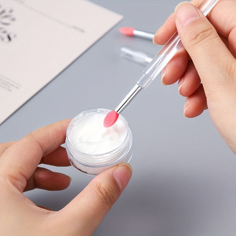 Reusable Silicone Lip Brush with Cap – Soft, Flexible, Hygienic, Travel-Friendly