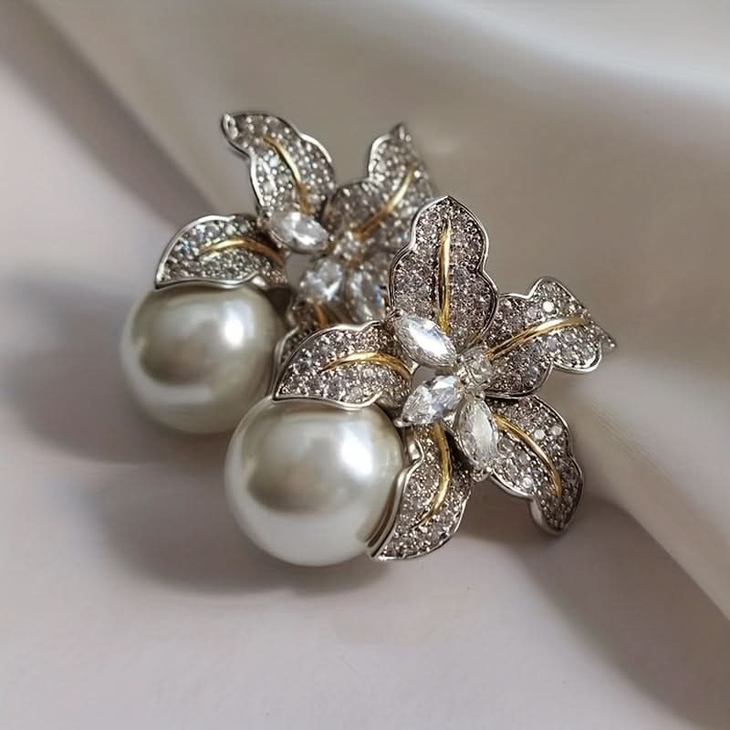 Vintage Flower Pearl Stud Earrings for Women