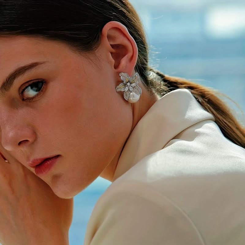 Vintage Flower Pearl Stud Earrings for Women