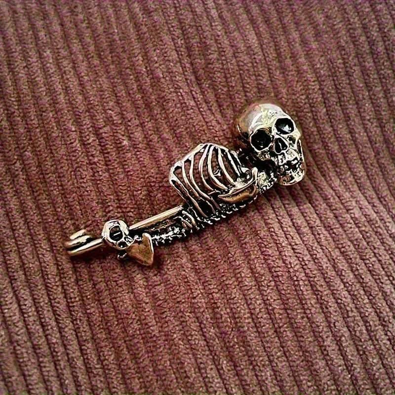 Vintage Gothic Skull Head Brooch Pin