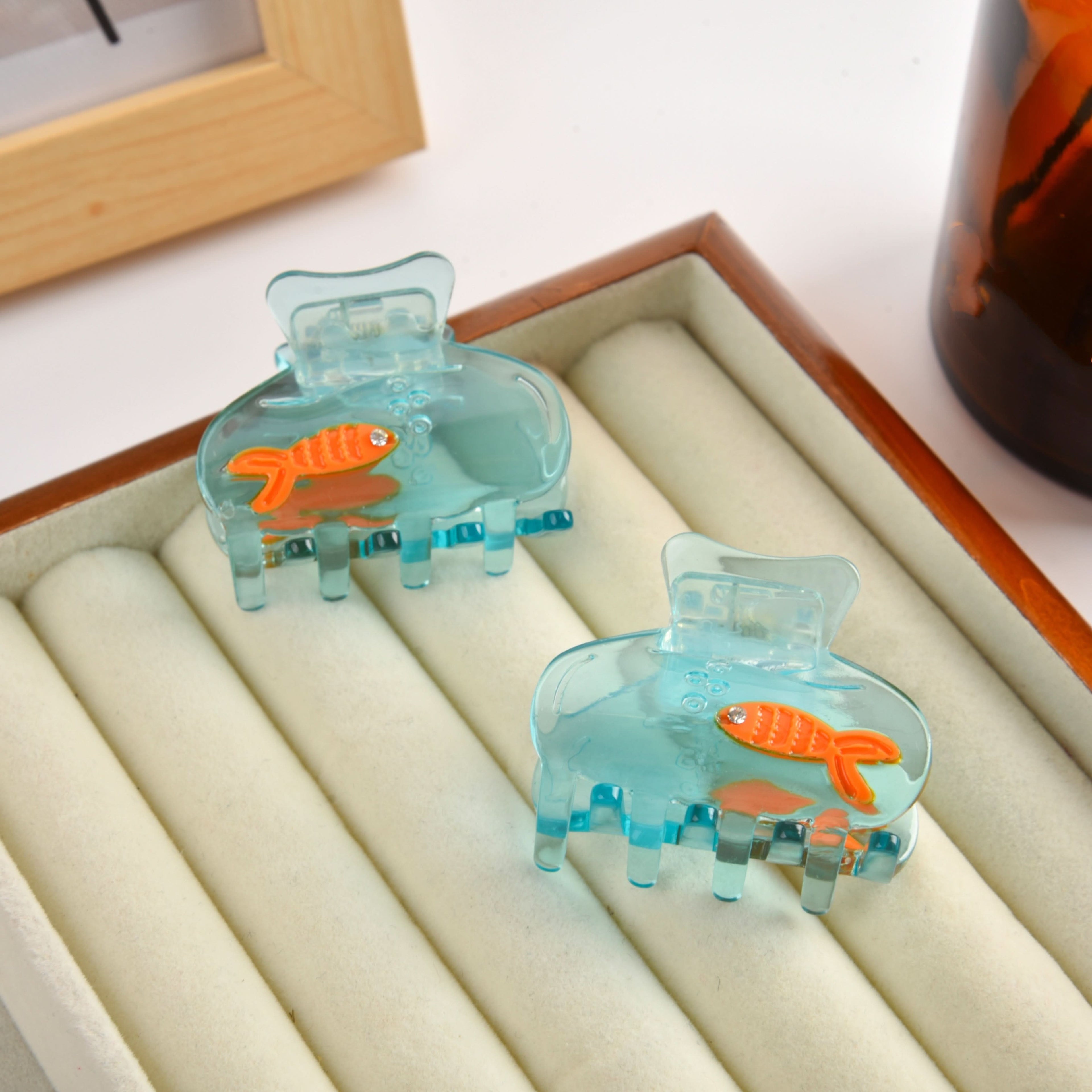 Transparent Fish Tank Acetic Acid Hair Claw
