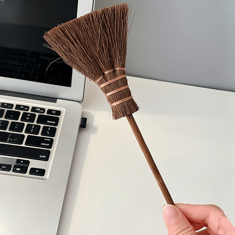 EcoClean Mini Broom for Desk & Keyboard