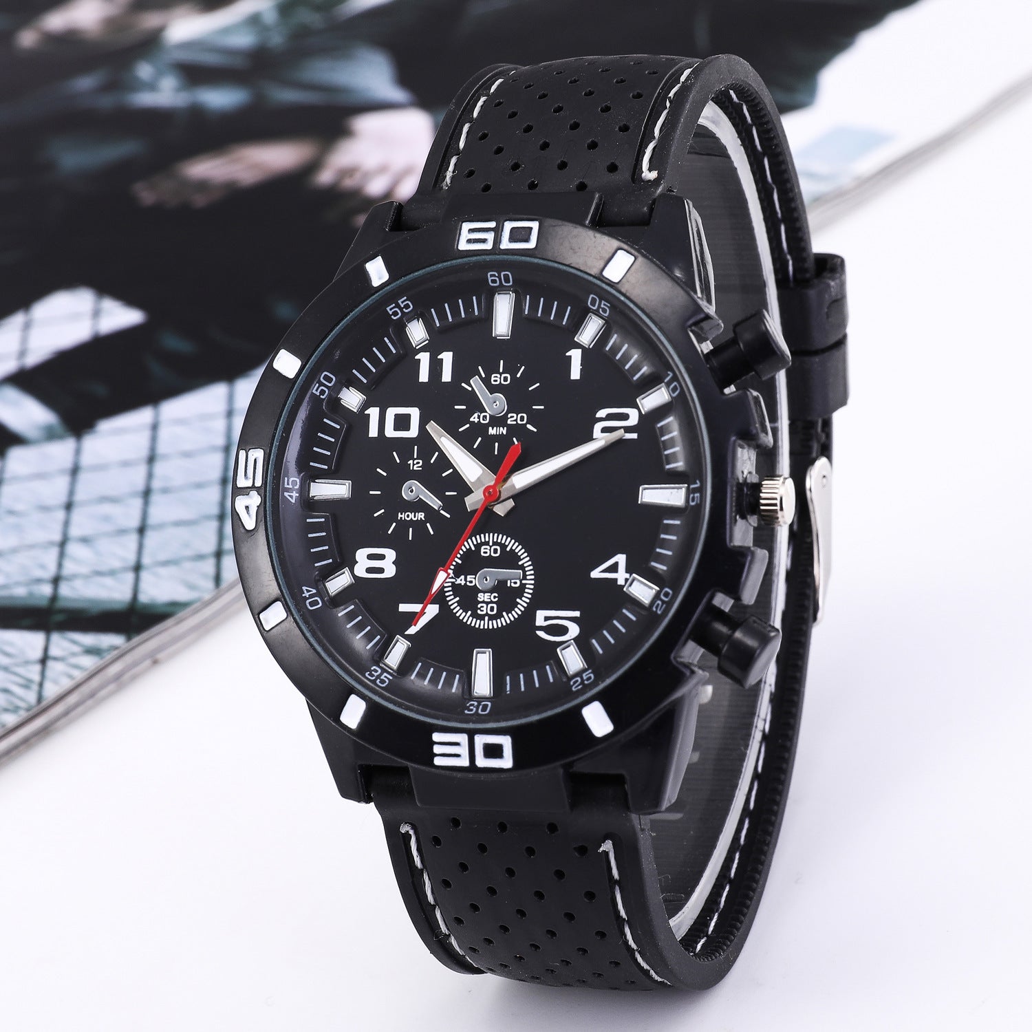 Trendy Men’s Quartz Watch – Racing Style Silicone Strap Casual Wristwatch