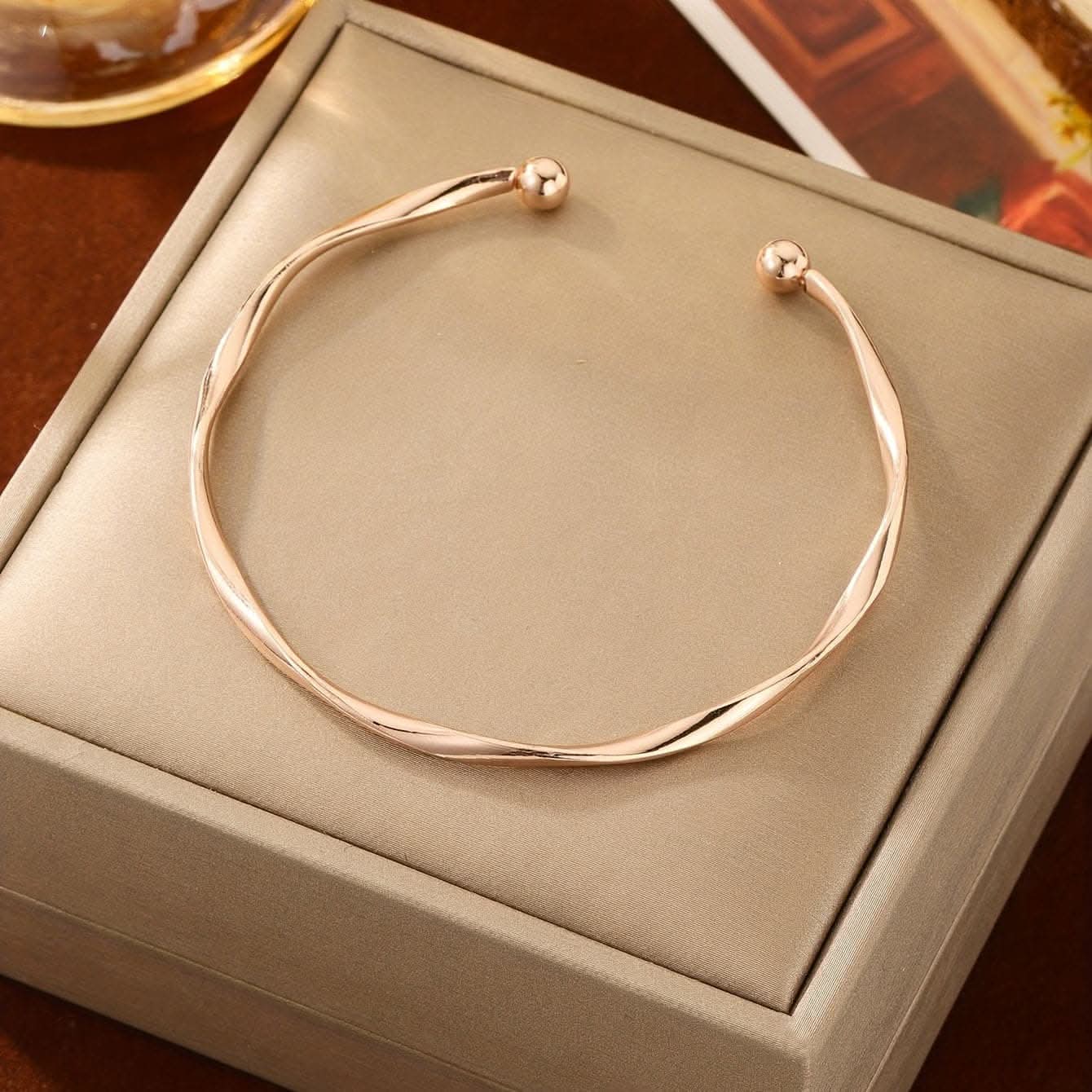 Geometric Twisted Bangle – Simple Style Cuff