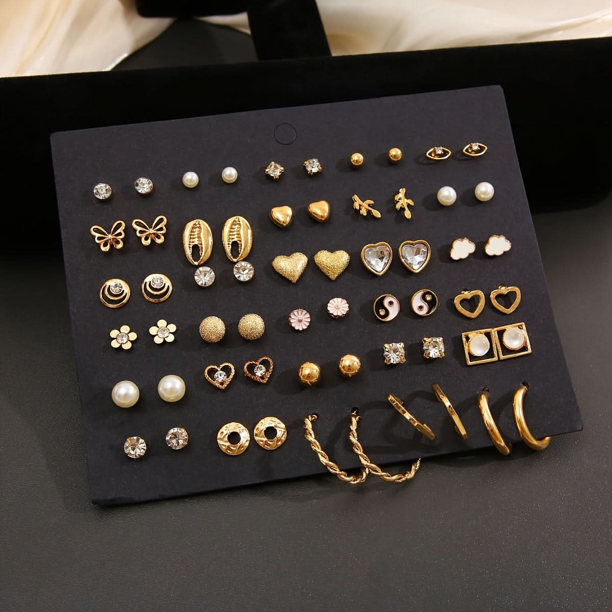 Pack of 30 Pairs Heart-Shaped Rhinestone Flower Earrings