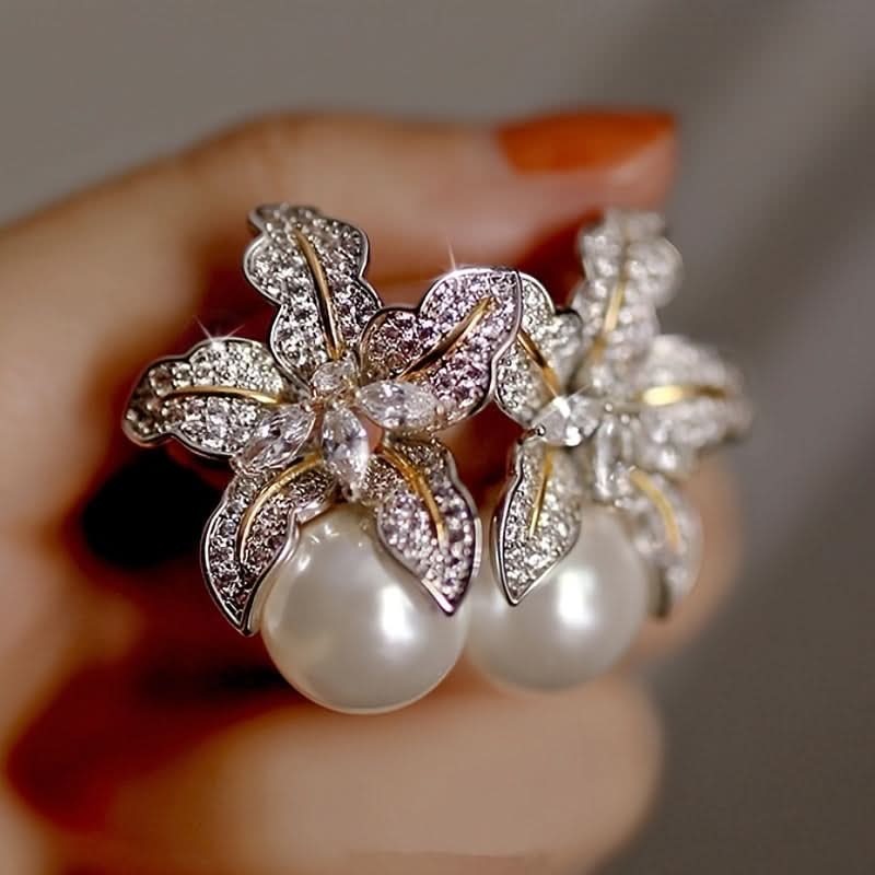 Vintage Pearl Flower Stud Earrings for Women