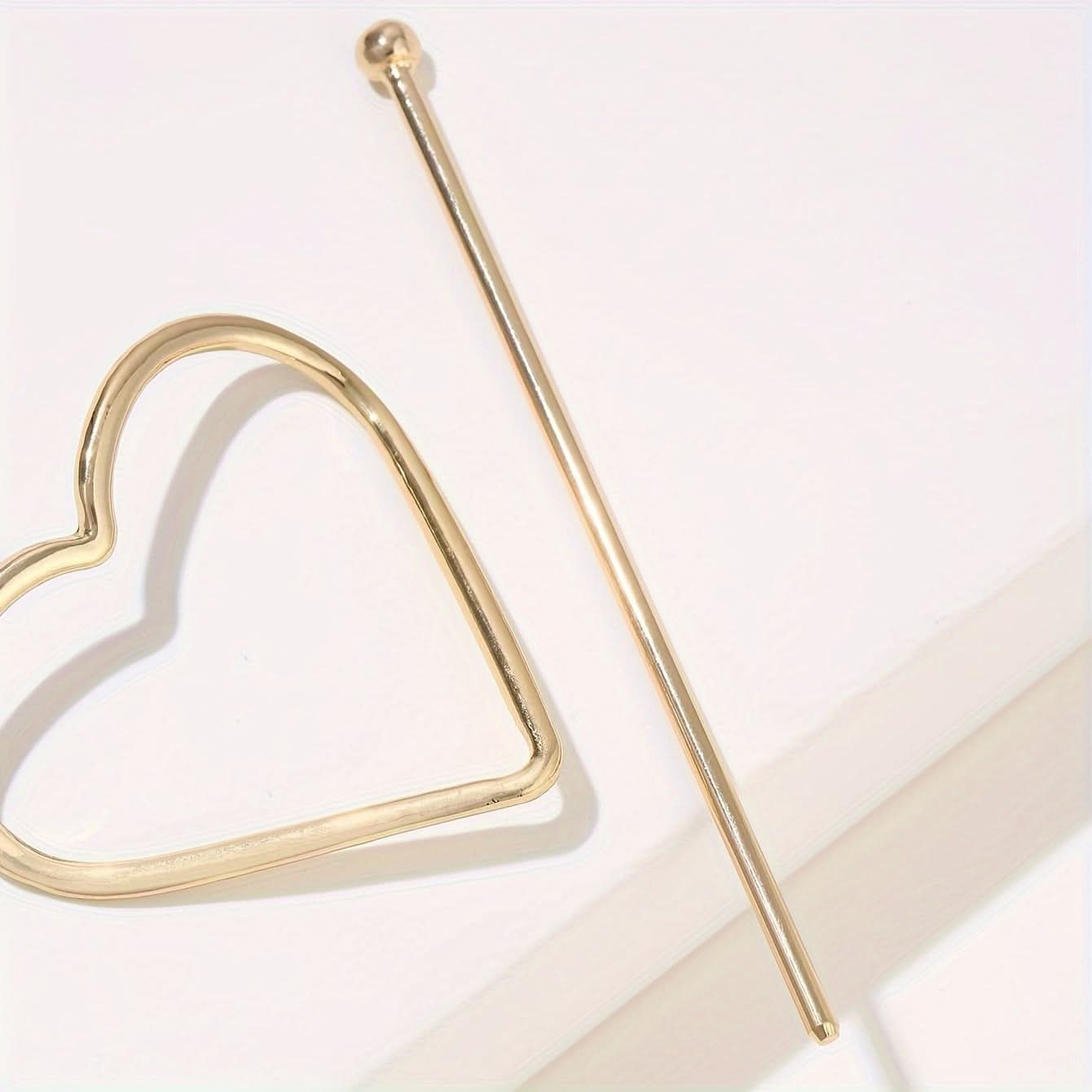 Minimalist Heart-Shaped Hair Clip – Elegant Accessory