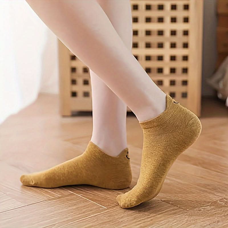 Pack of 10 Pairs Women's Embroidered Ankle Socks – Cute & Comfy