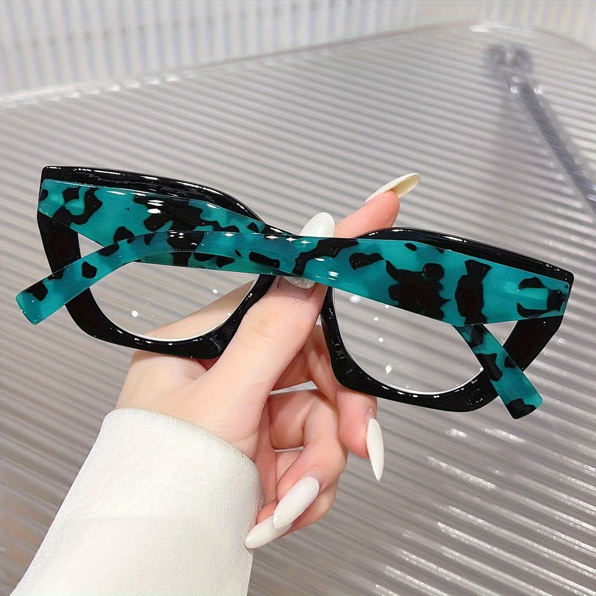 Stylish Vintage Cat Eye Reading Glasses – Retro Charm & Modern Protection