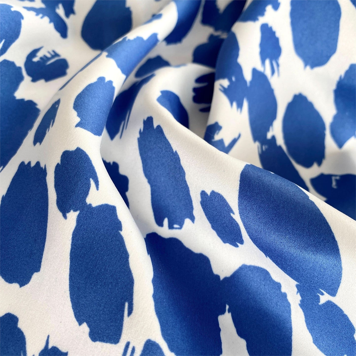 Elegant Blue Leopard Print Scarf – Lightweight Polyester