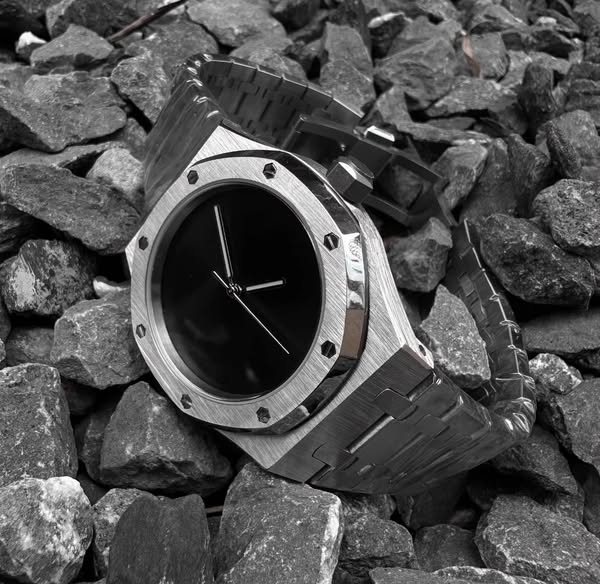 Men’s Sports Quartz Watch, Luminous Design (Silver-black)