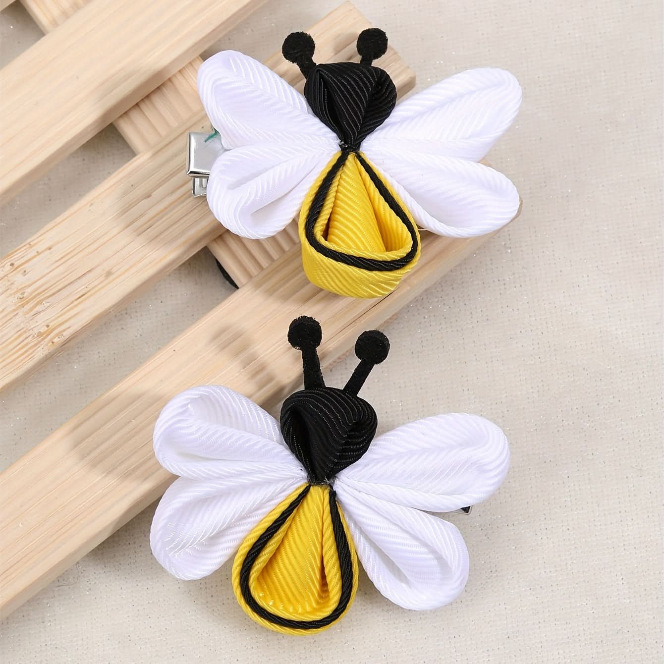 Bee-Themed Hair Clips for Girls – Cute Bows