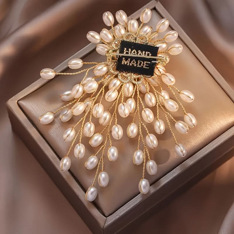 Vintage Pearl Brooch Pin – Elegant Floral Design