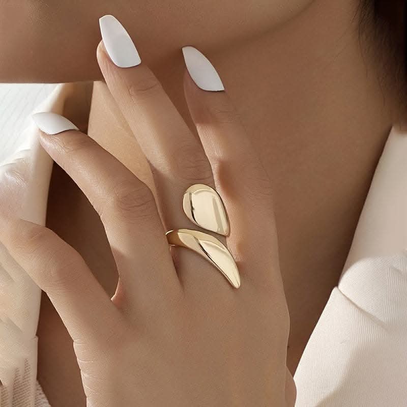 Luxurious Adjustable Open Ring – Golden Polished Minimalist