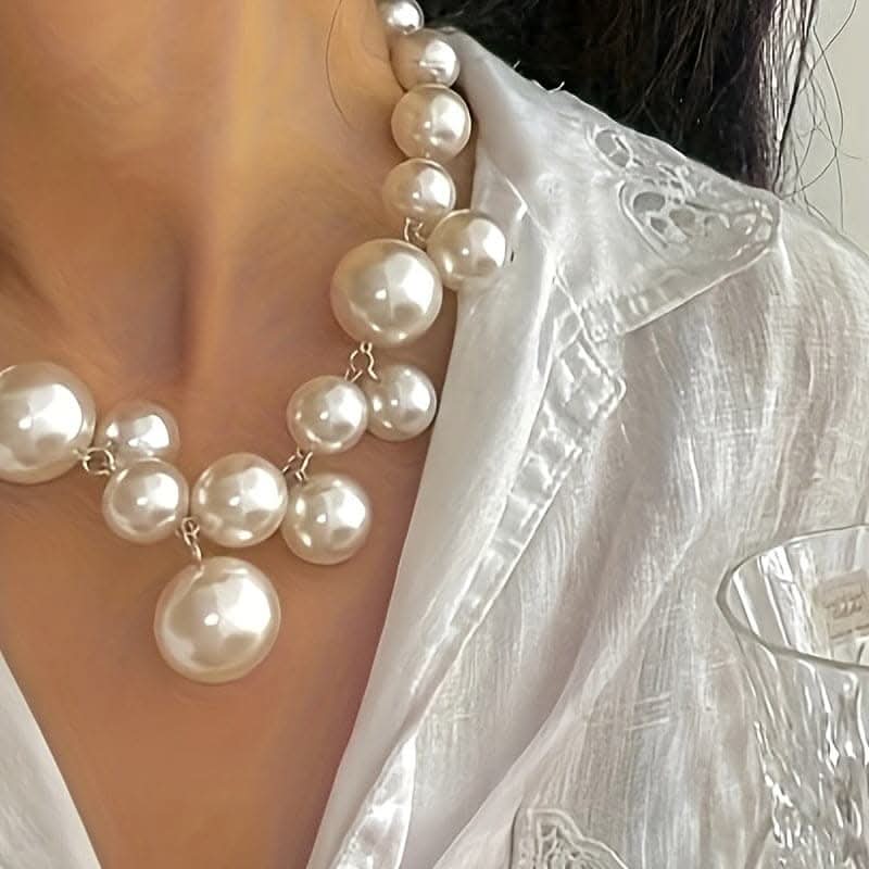 Luxurious Faux Pearl Necklace – Elegant Evening Jewelry