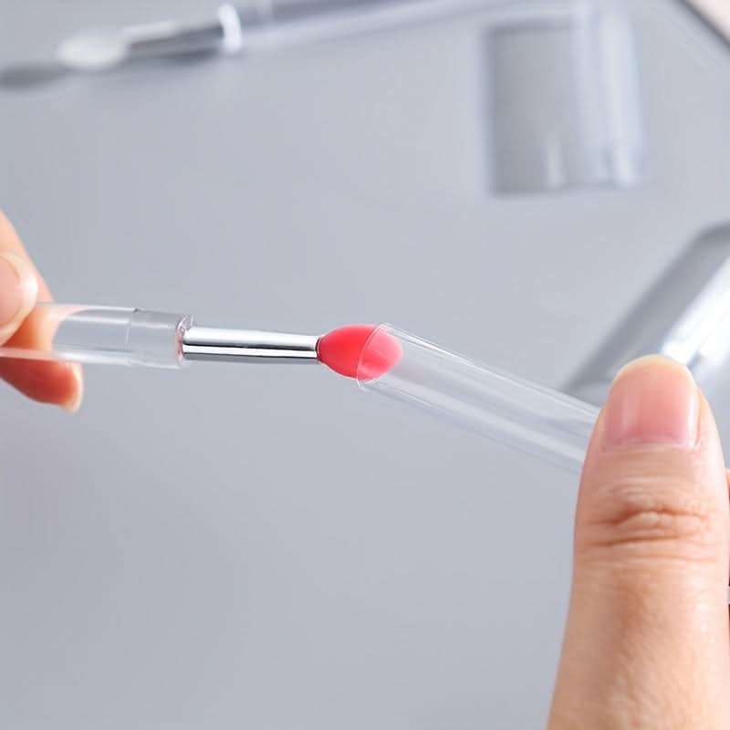 Reusable Silicone Lip Brush with Cap – Soft, Flexible, Hygienic, Travel-Friendly
