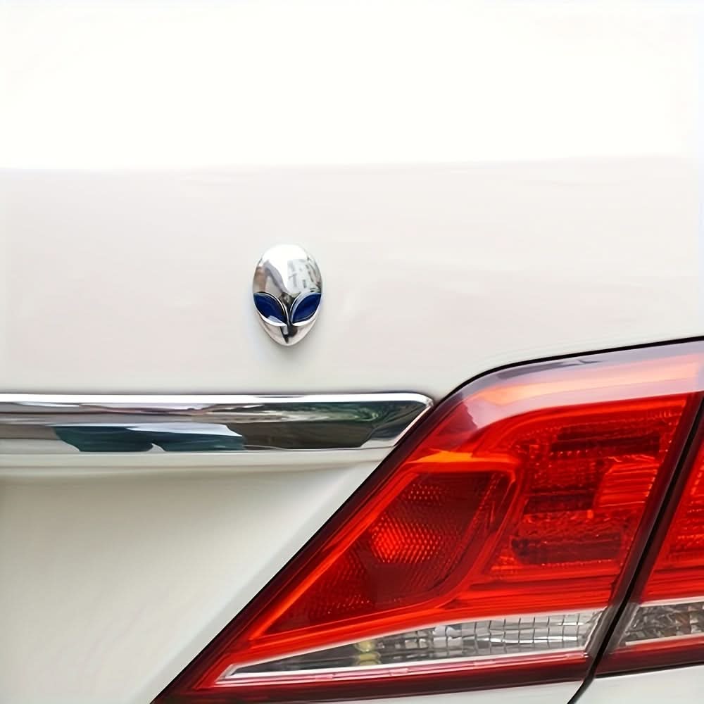 3D Alien Metal Car Emblem – Chrome & Black Reflective Body Sticker