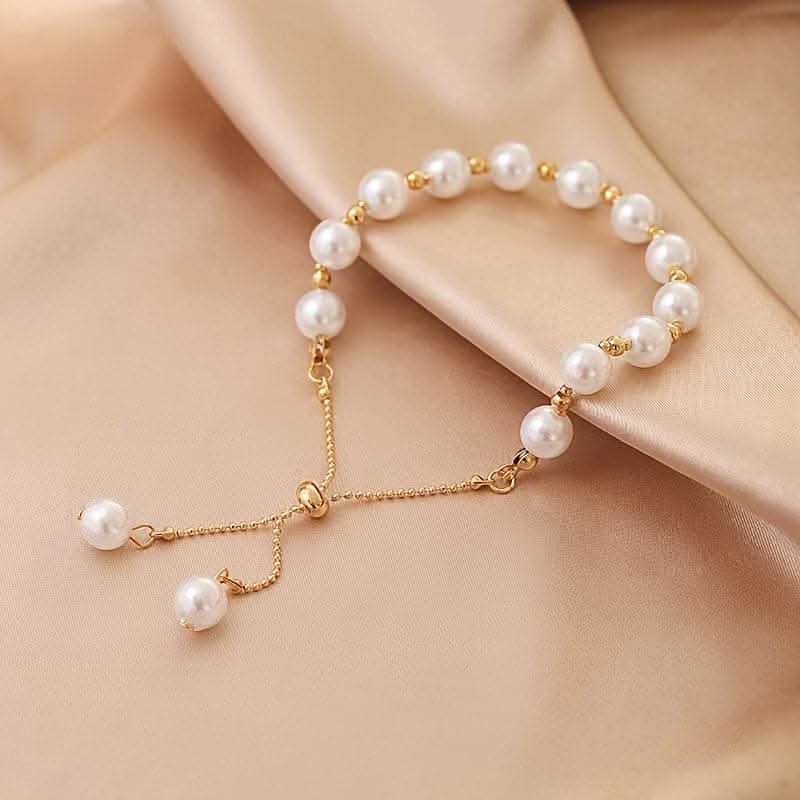 Shimmering Elegant Pearl Charm Bracelet
