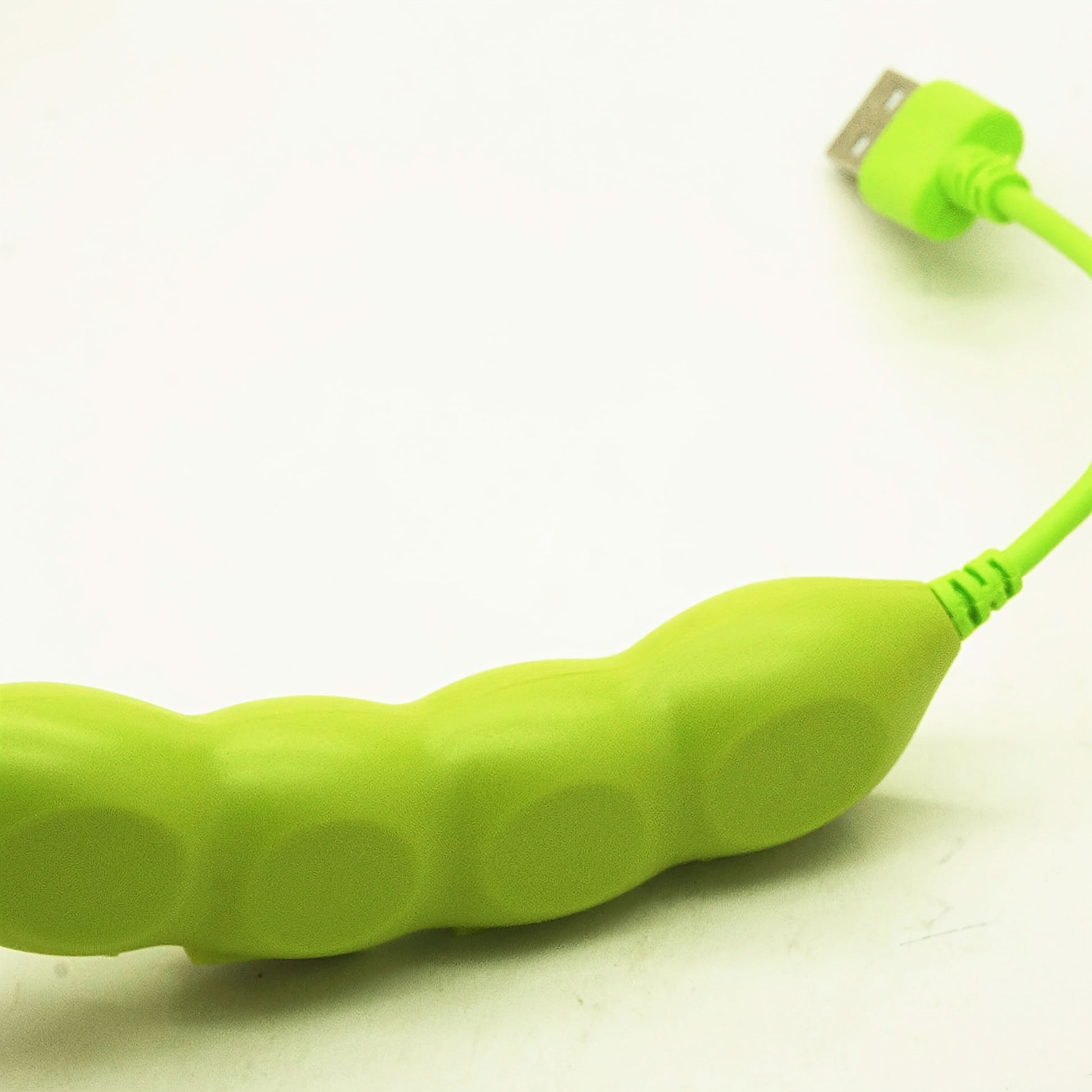 4-Port USB 2.0 Hub – Compact, Portable Pea-Shaped USB Splitter for Laptops