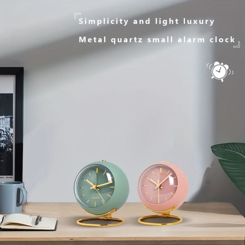 Silent Nordic Desk Clock – Battery-Operated Metal Alarm Clock