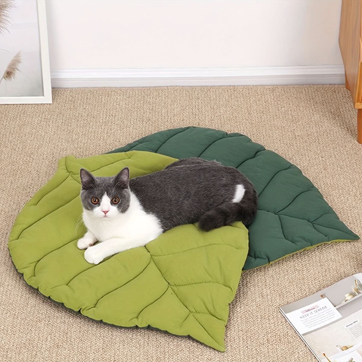 Leaf-Shaped Pet Mat – Stylish & Cozy