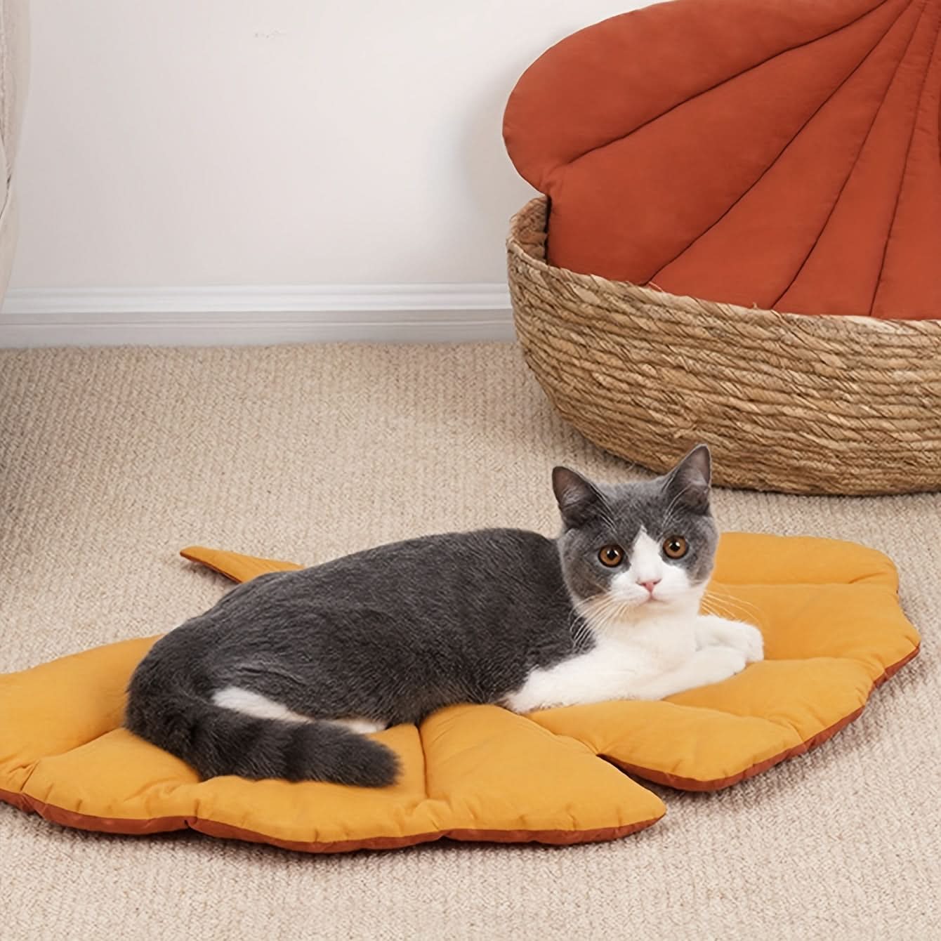 Leaf-Shaped Pet Mat – Stylish & Cozy