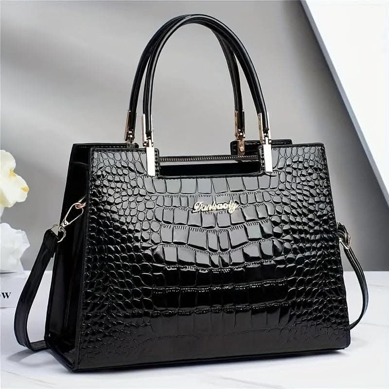 Large Capacity Crocodile Print Tote- Everyday Handbag with Spacious Interior and Design