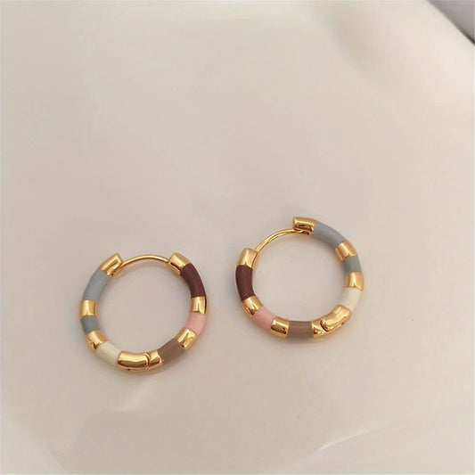 Vibrant Hoop Earrings – Seasonal Style with Retro Minimalist Design