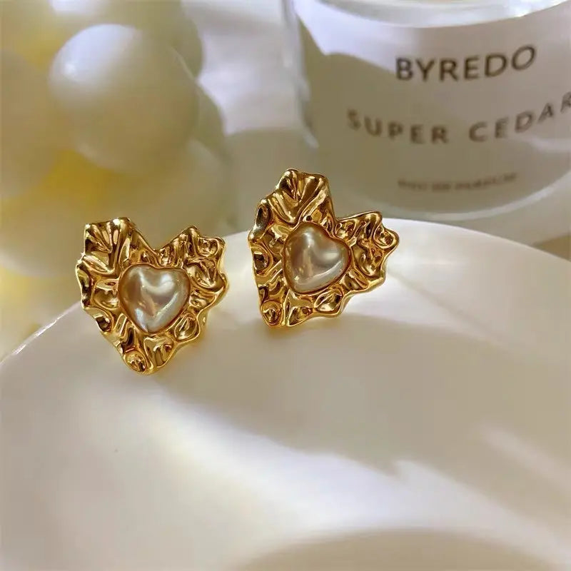 Textured Heart Pearl Stud Earrings for Women – Modern Titanium Steel Jewelry