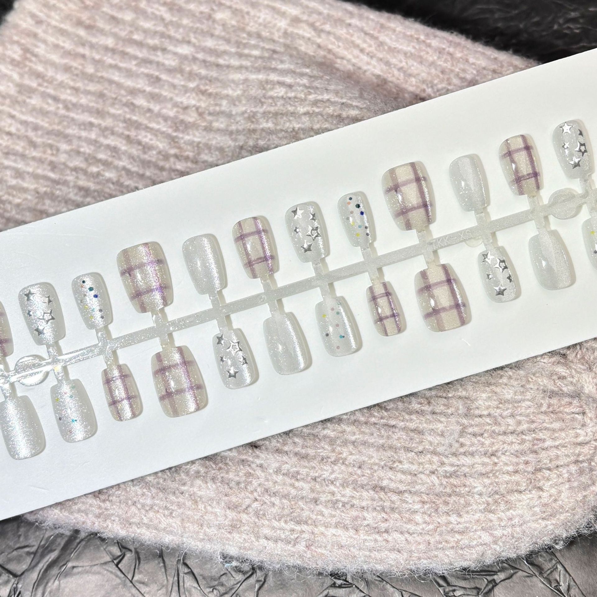 Chic Geometric Short Press-On Nails – Silver Stars & Glitter False Nails
