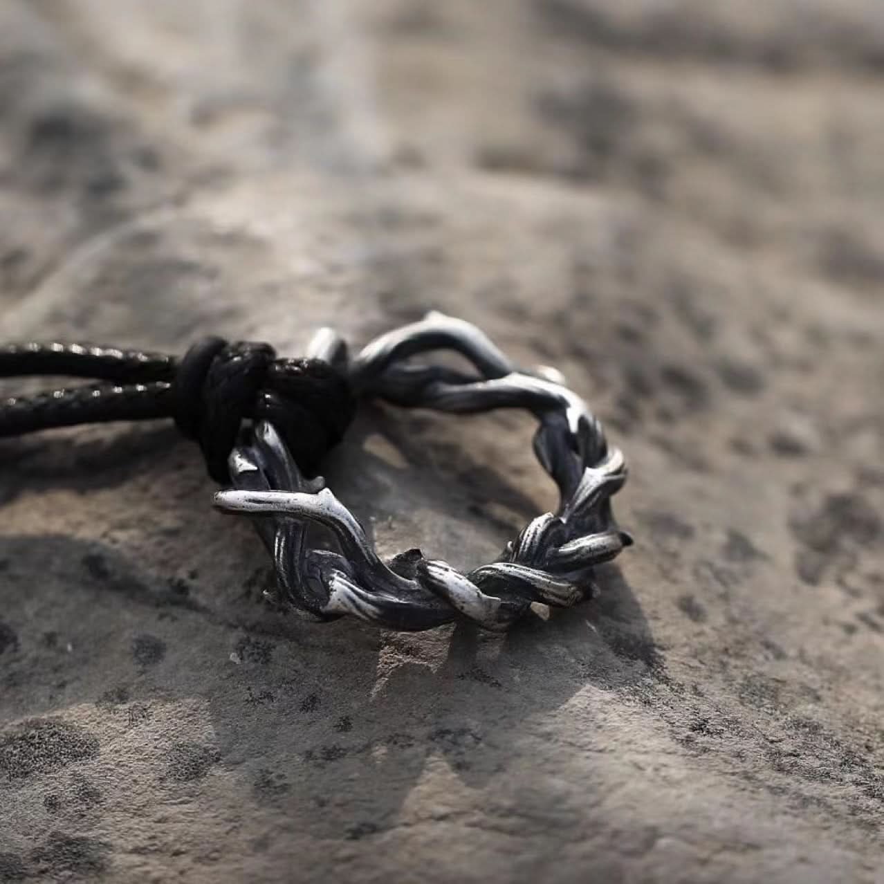 Men's Retro Hip-hop Style Punk Thorn Pendant Necklace – Leather Chain