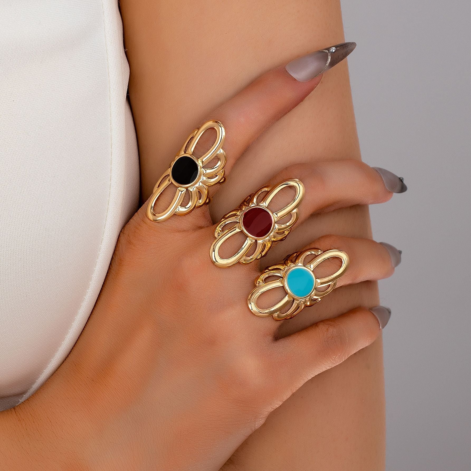 Retro Compass Ring for Women– Vintage Alloy Ring in Blue, Black & Burgundy