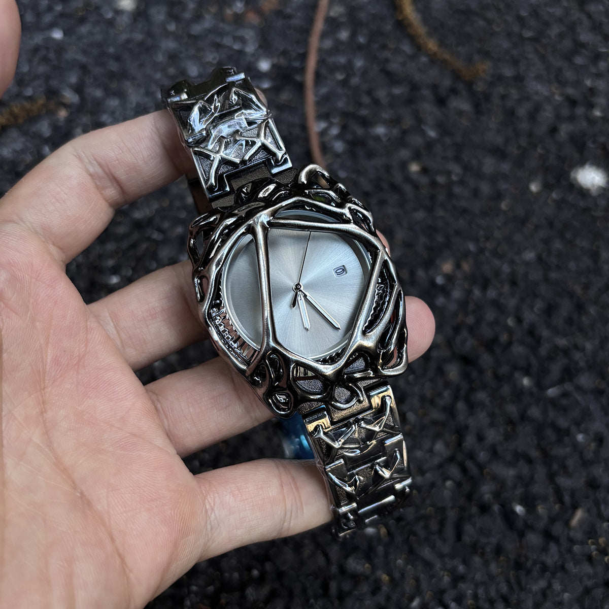 Men’s Spider Web Quartz Watch – Waterproof Fashion Wristwatch with Alloy Strap