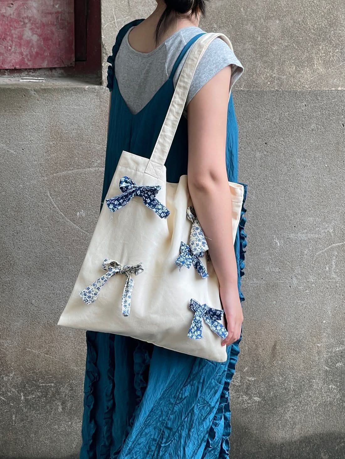 Cream Off-white Shoulder Bag with 3D Bow - Niche Canvas Bag for Students